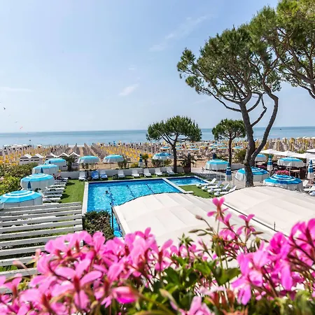 Excelsior Hotel 4*